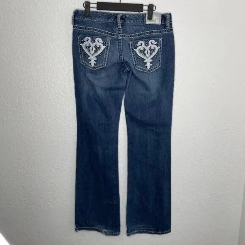 Maurices Womens Jeans Size 30 Premium Denim Blue Dark Wash Bootcut Embroidered - Picture 10 of 14